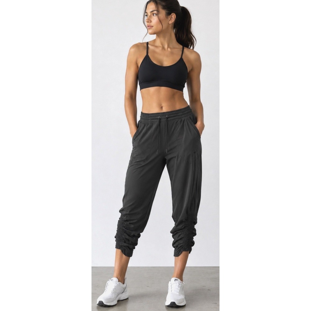 Athleta Womens Prima Capri Pant Ruched Leg Joggers Black Size 6 Stretch Casual